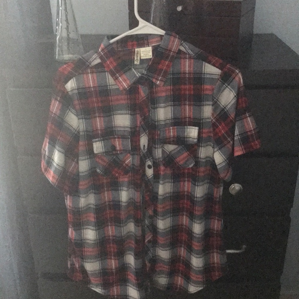 NWOT-Only tried on once, short sleeve flannel!
